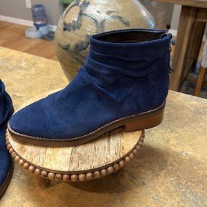 riona grand back zip bootie